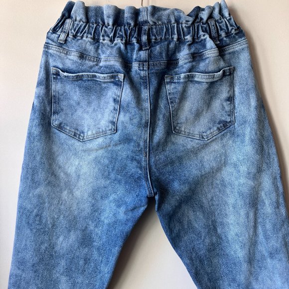 Gently Worn Almost Famous Crave Fame Juniors' Paperbag-Waist Skinny Jeans - Picture 11 of 14